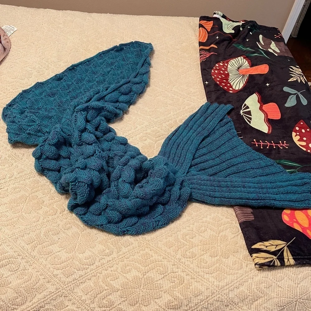 Moda-Up acrylic teal blue & purple crocheted mermaid tail blanket throw. One sz.